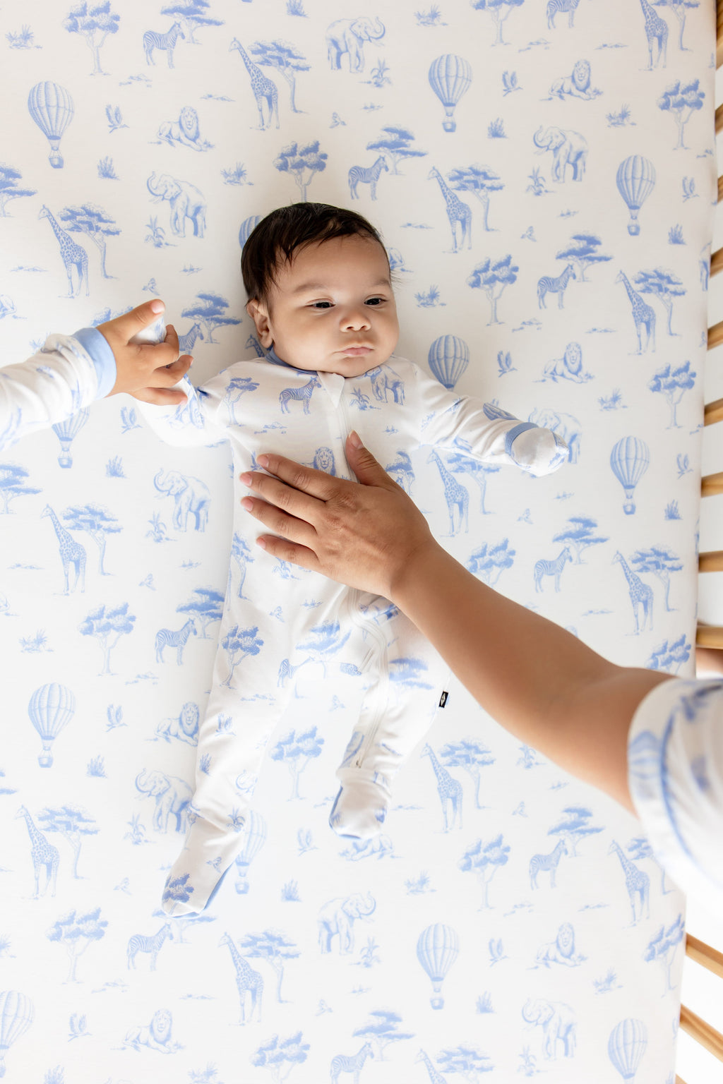 Crib Sheet in Toile Safari